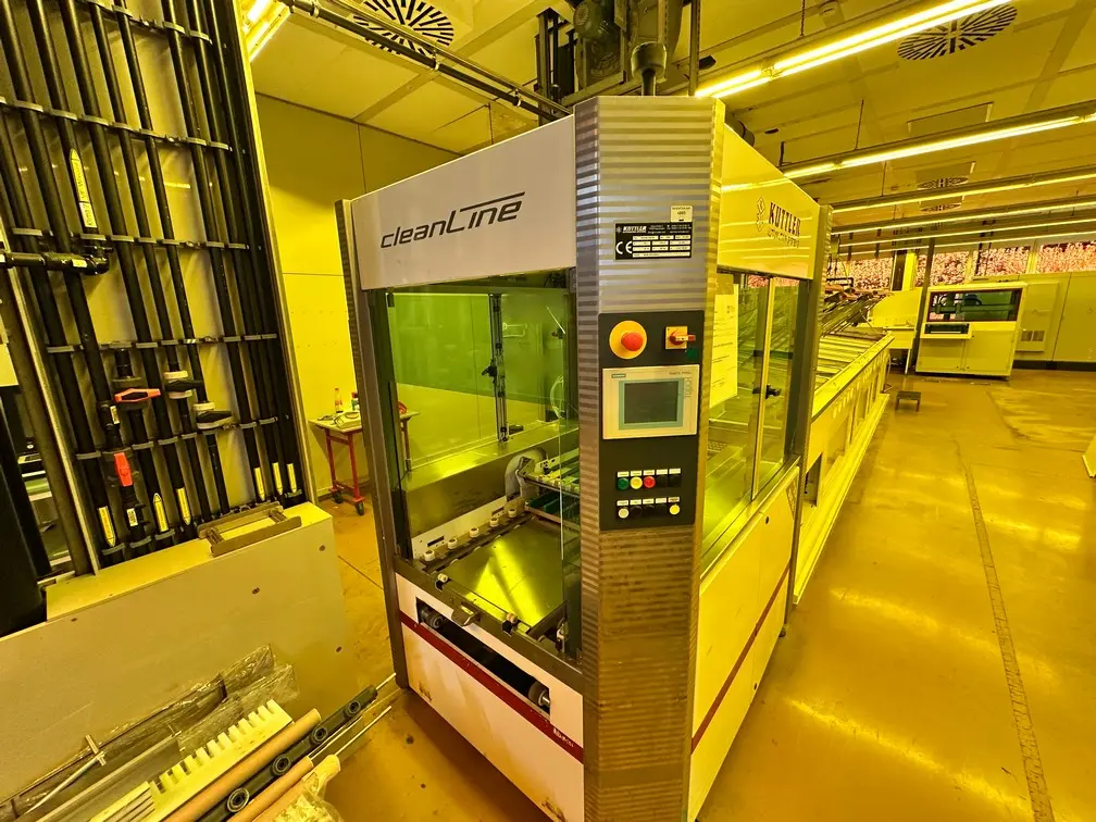 Kuttler un-loader slotted tray